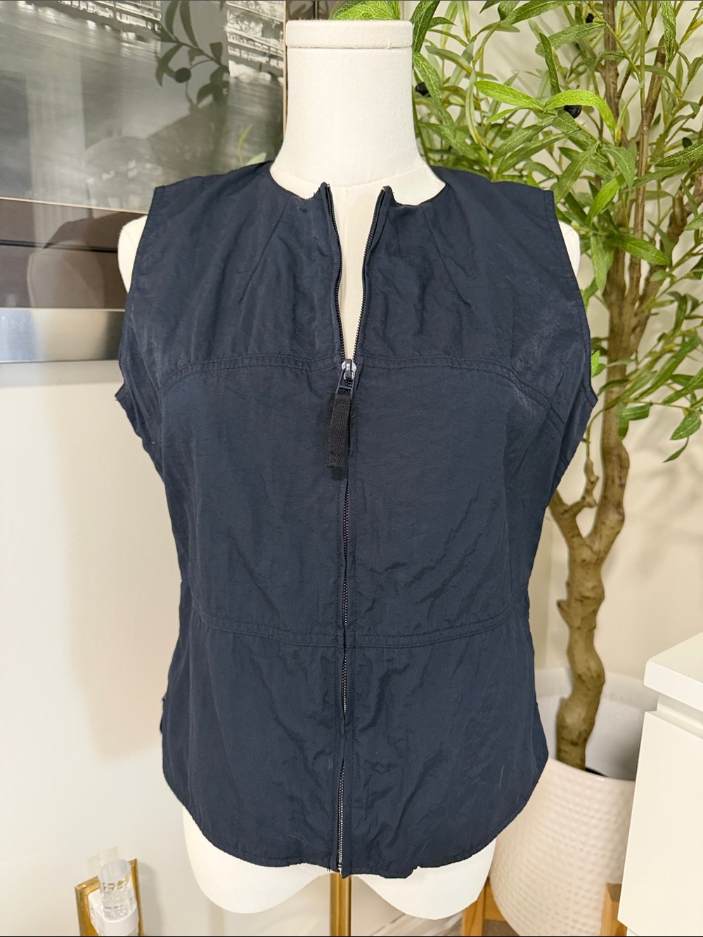 Reitmans Navy Mesh Lined Zip Vest Size Medium